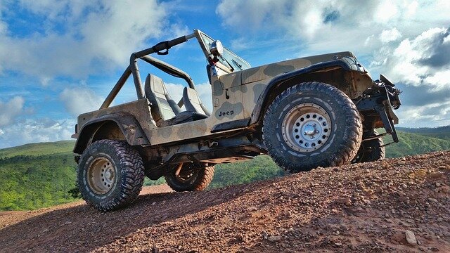 Samochód offroad na rajdzie w Nowym Sączu